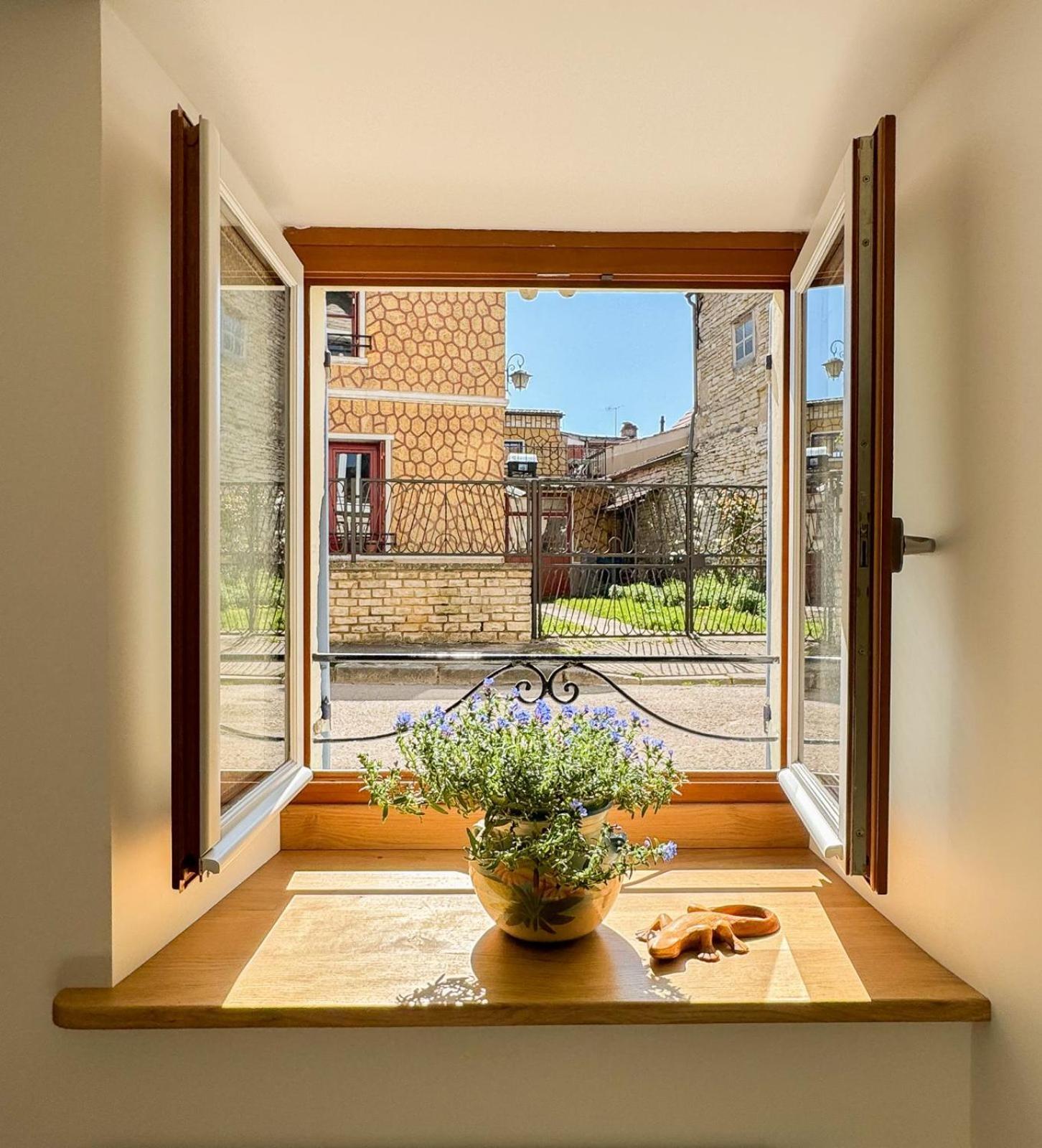 La Petite Maison Noyers-sur-Serein Exteriör bild